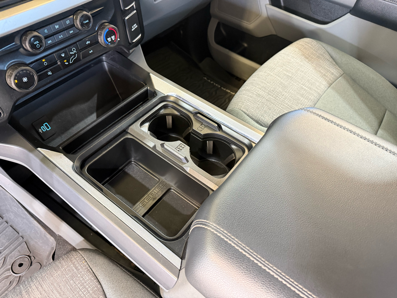 Ford F-250 SD XLT Crew Cab 4WD 2024