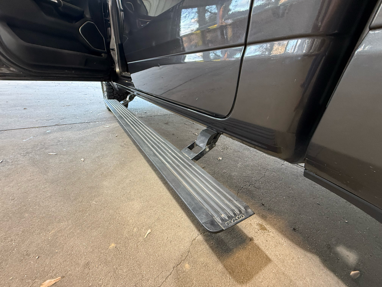 RAM 1500 Laramie Crew Cab SWB 4WD 2021