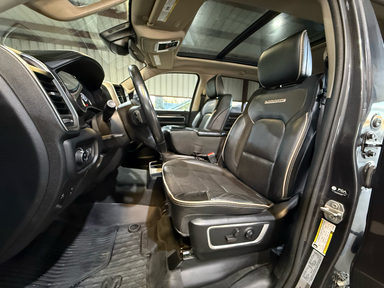 RAM 1500 Laramie Crew Cab SWB 4WD 2021