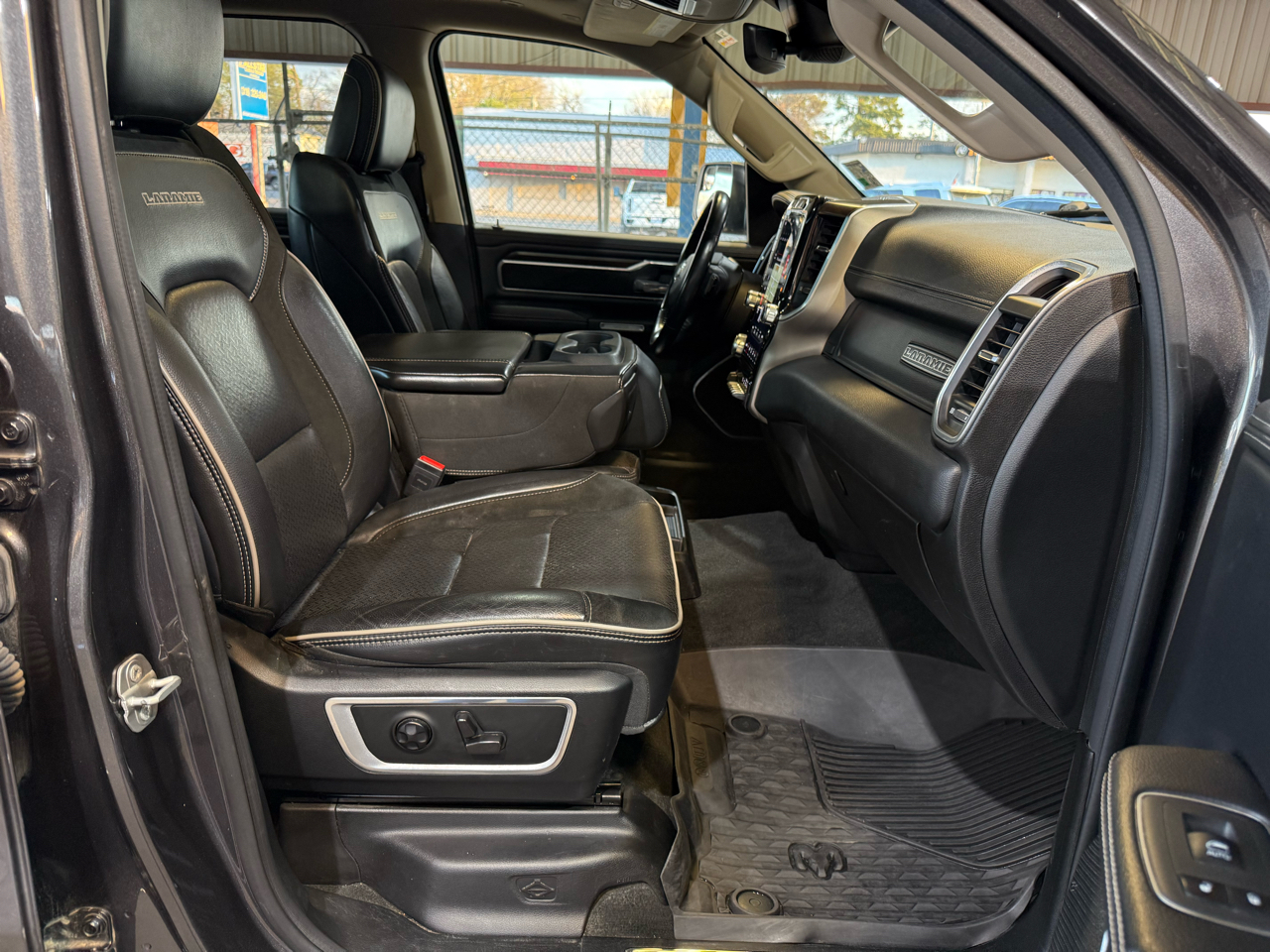 RAM 1500 Laramie Crew Cab SWB 4WD 2021