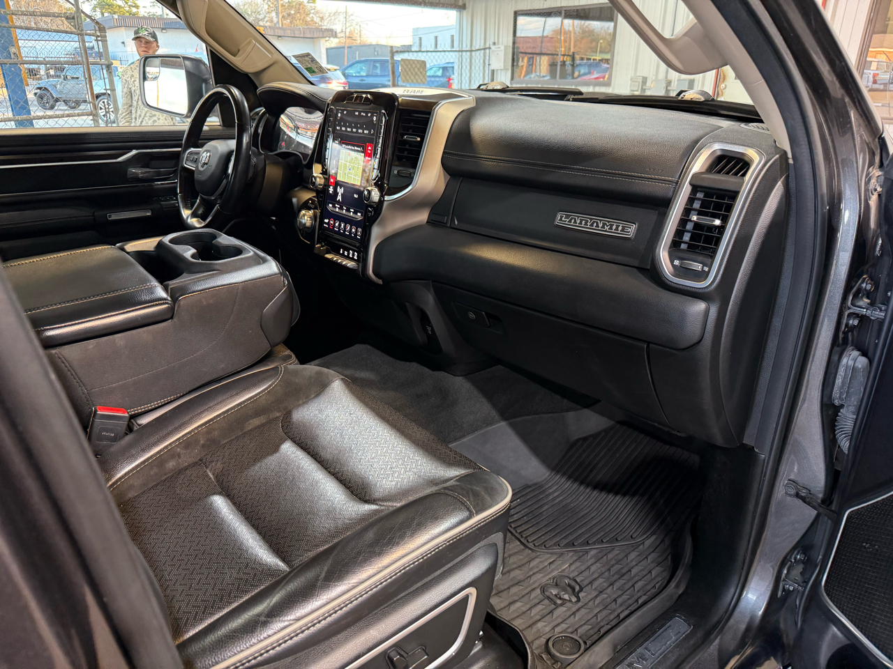 RAM 1500 Laramie Crew Cab SWB 4WD 2021
