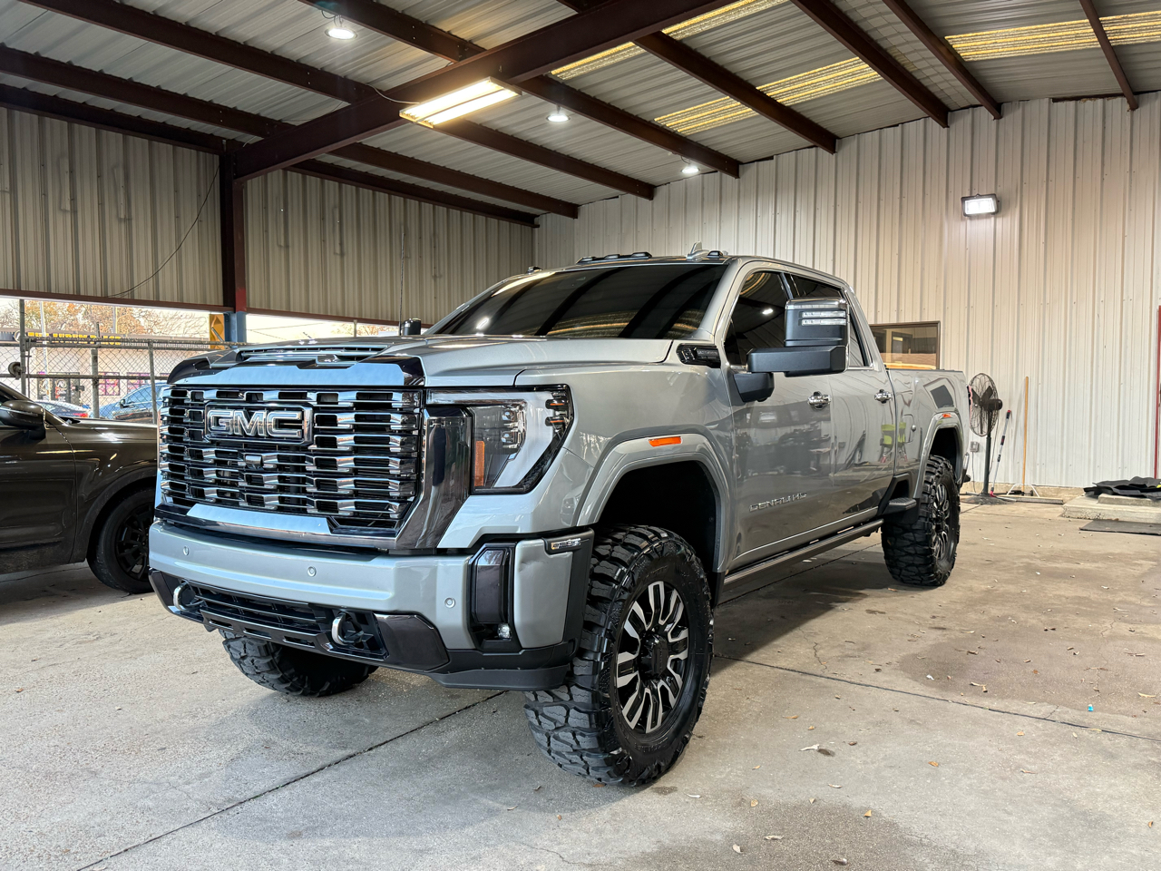 GMC Sierra 2500HD Denali Ultimate Crew Cab 4WD 2024