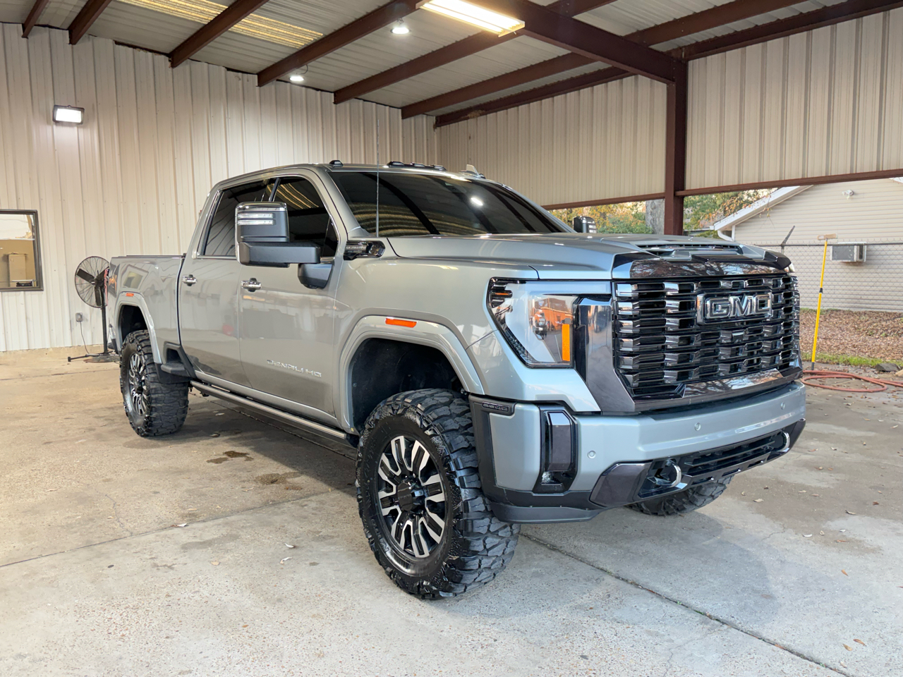 GMC Sierra 2500HD Denali Ultimate Crew Cab 4WD 2024