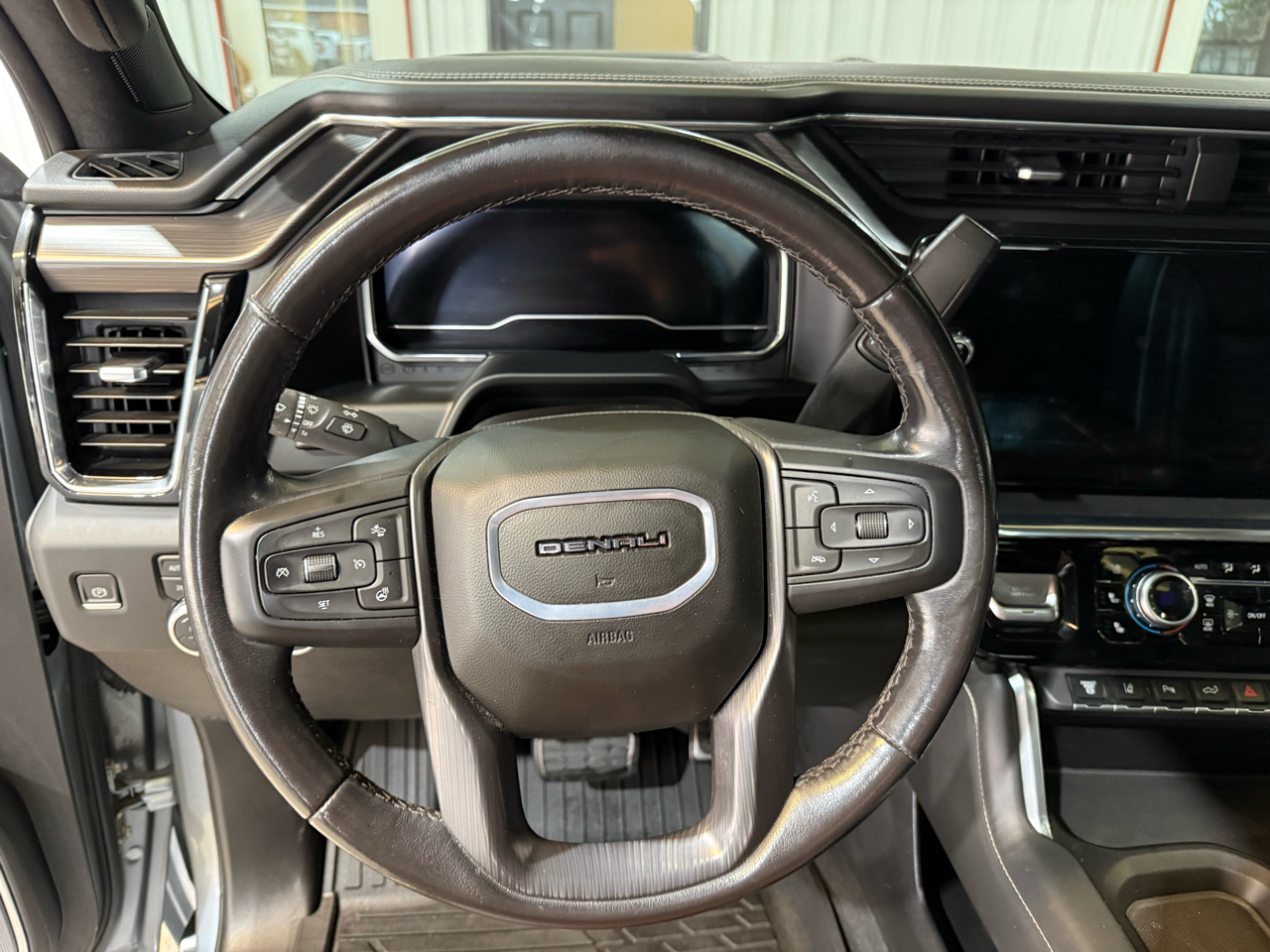 GMC Sierra 2500HD Denali Ultimate Crew Cab 4WD 2024