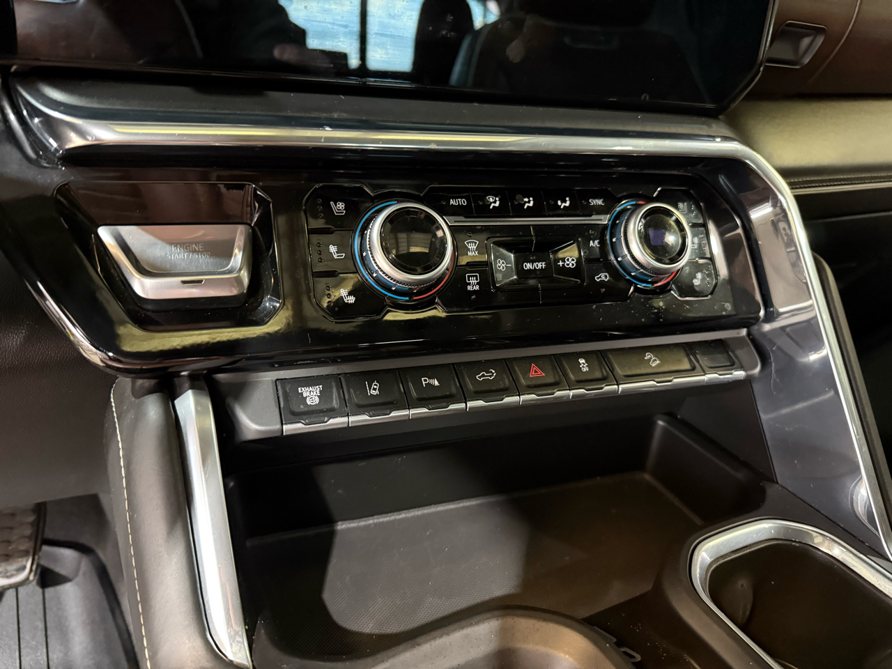 GMC Sierra 2500HD Denali Ultimate Crew Cab 4WD 2024