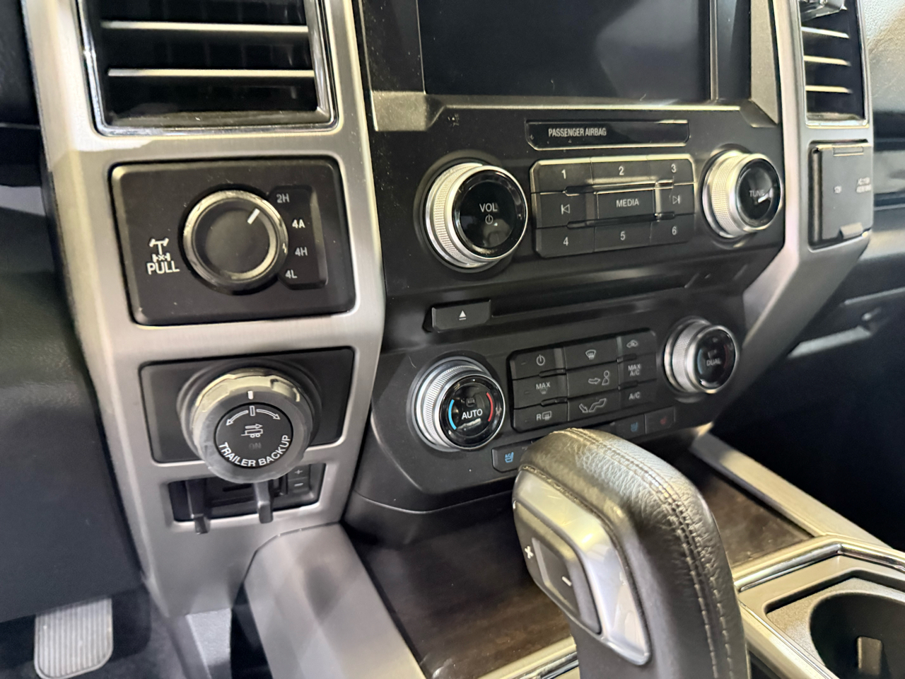 Ford F-150 Platinum SuperCrew 5.5-ft. Bed 4WD 2017