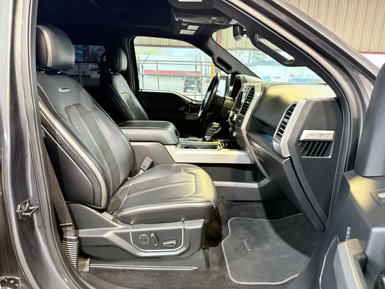 Ford F-150 Platinum SuperCrew 5.5-ft. Bed 4WD 2017