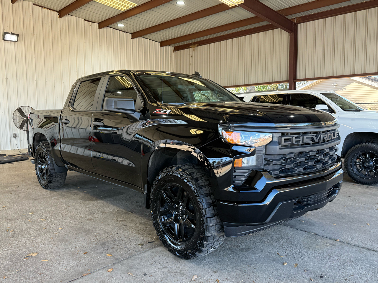 Chevrolet Silverado 1500 Custom Crew Cab 4WD 2023
