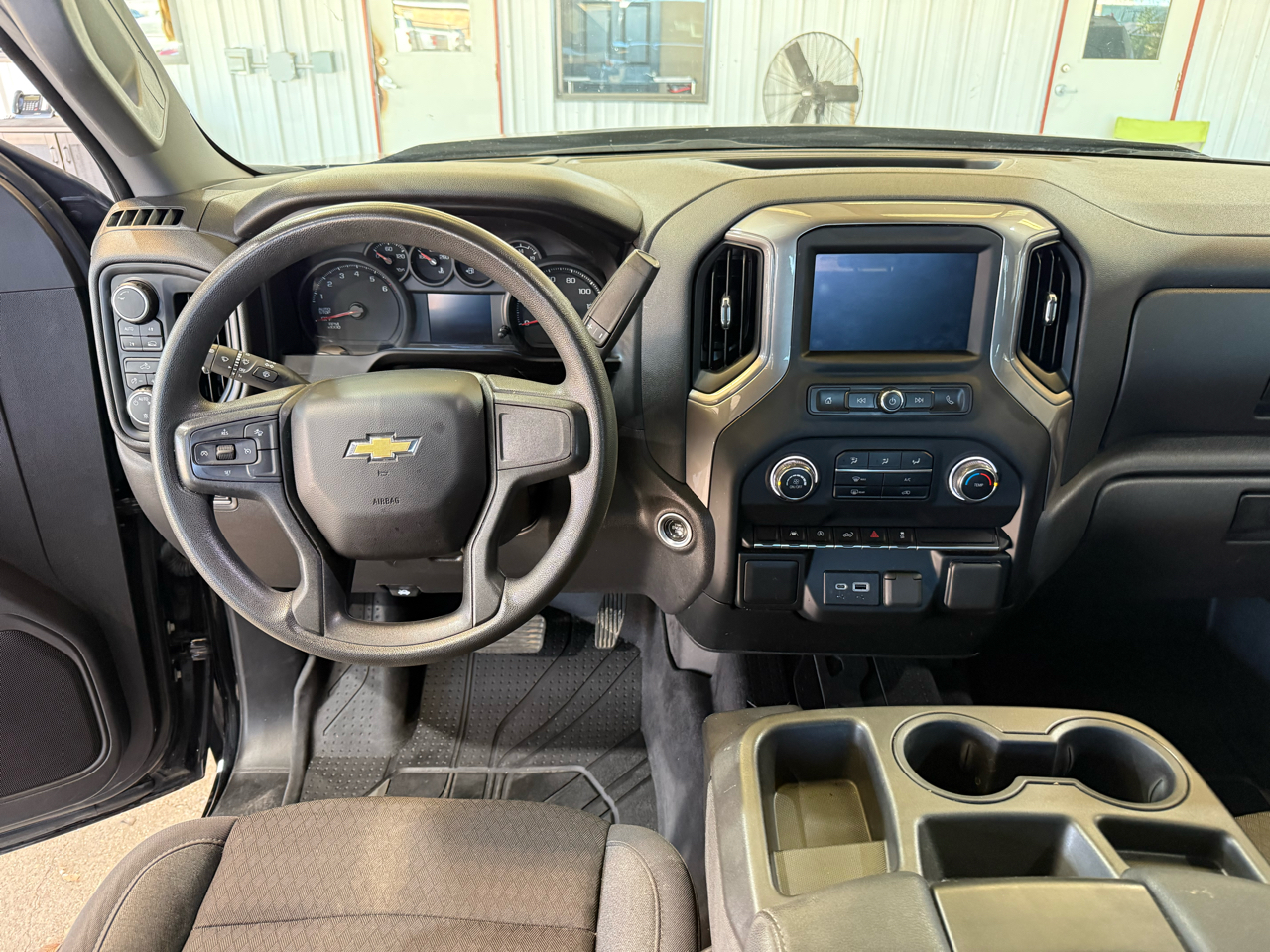 Chevrolet Silverado 1500 Custom Crew Cab 4WD 2023