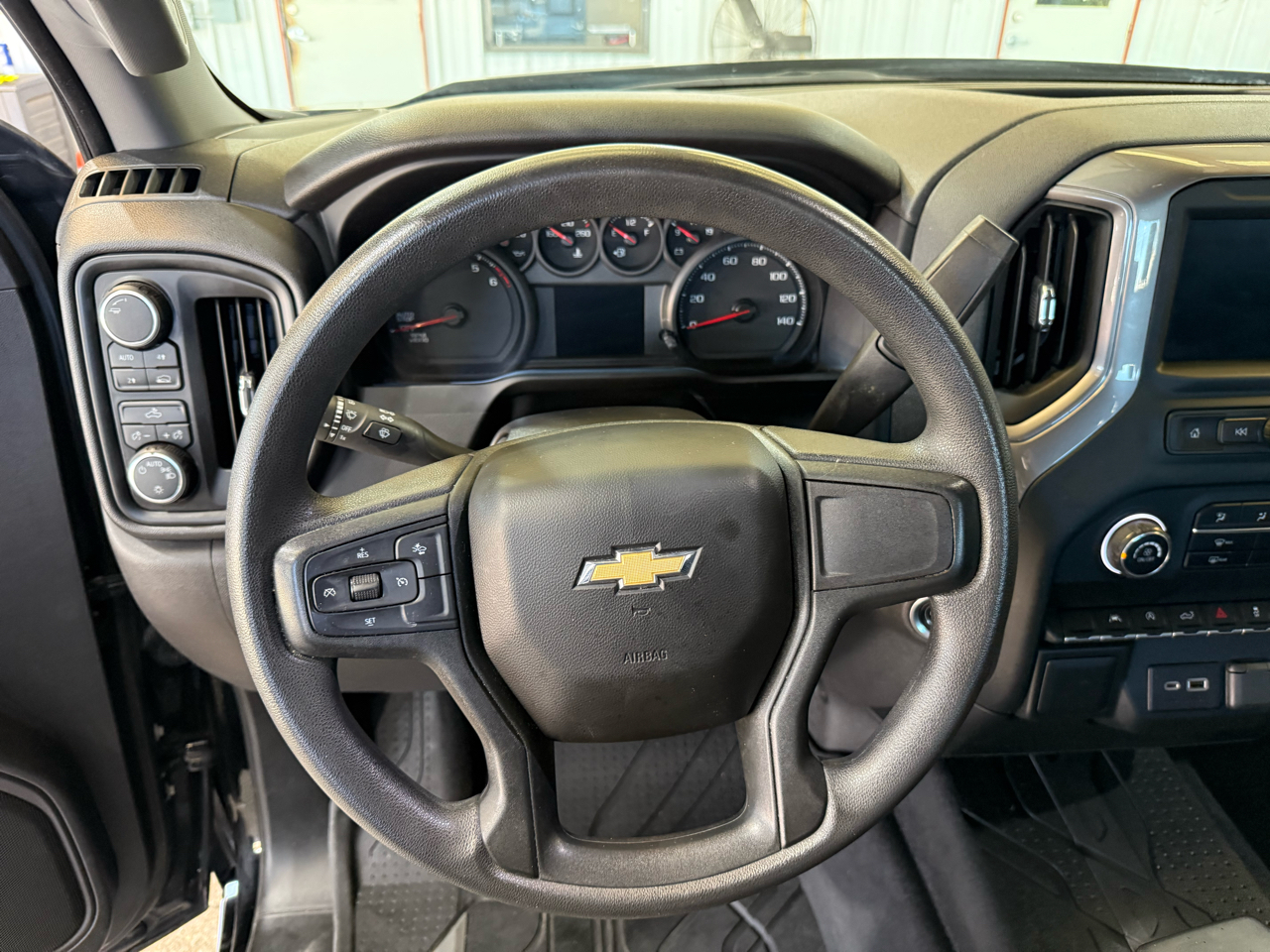 Chevrolet Silverado 1500 Custom Crew Cab 4WD 2023