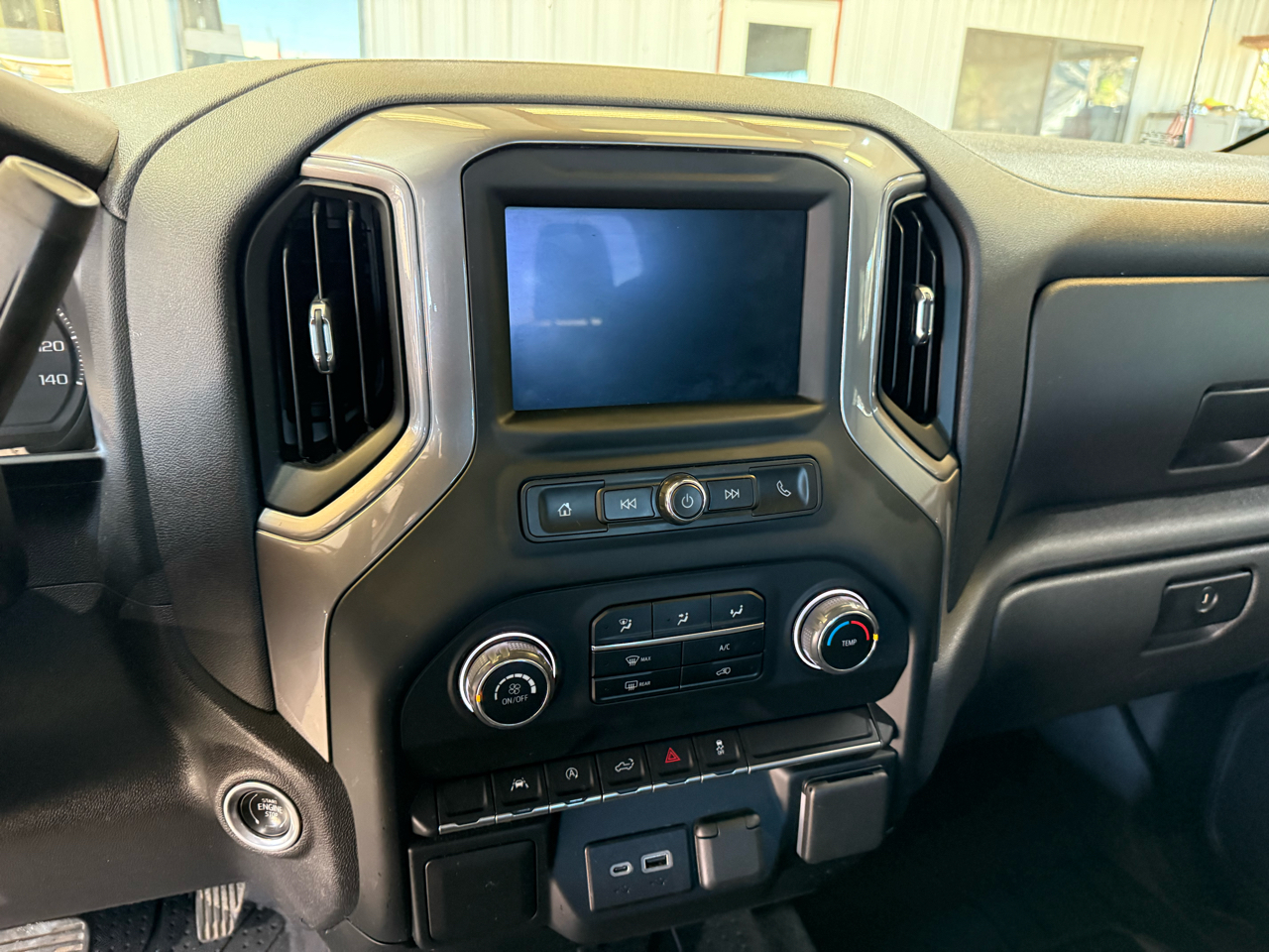 Chevrolet Silverado 1500 Custom Crew Cab 4WD 2023