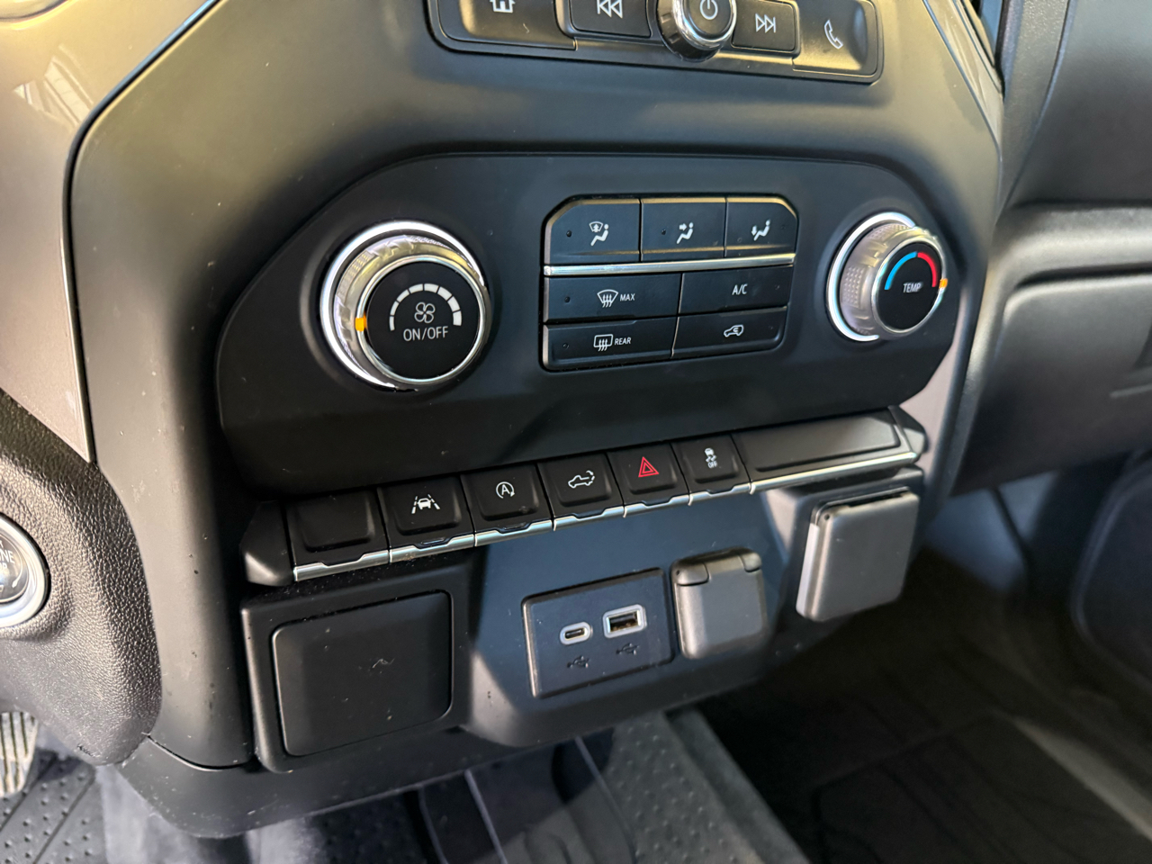 Chevrolet Silverado 1500 Custom Crew Cab 4WD 2023