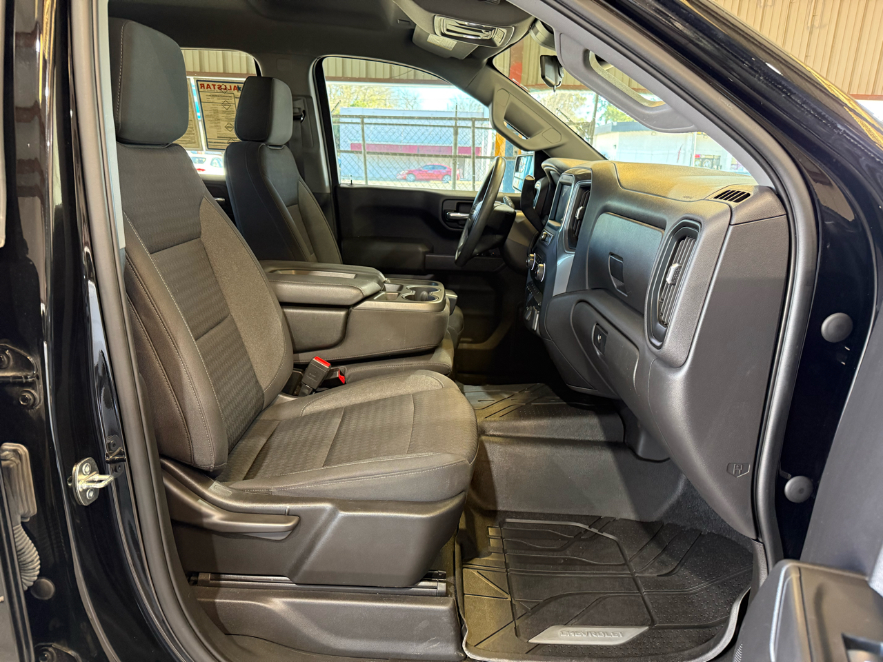 Chevrolet Silverado 1500 Custom Crew Cab 4WD 2023