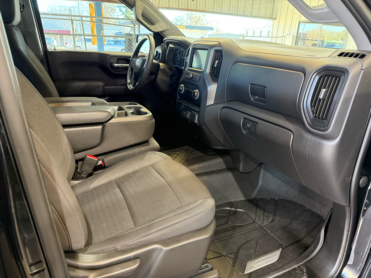 Chevrolet Silverado 1500 Custom Crew Cab 4WD 2023