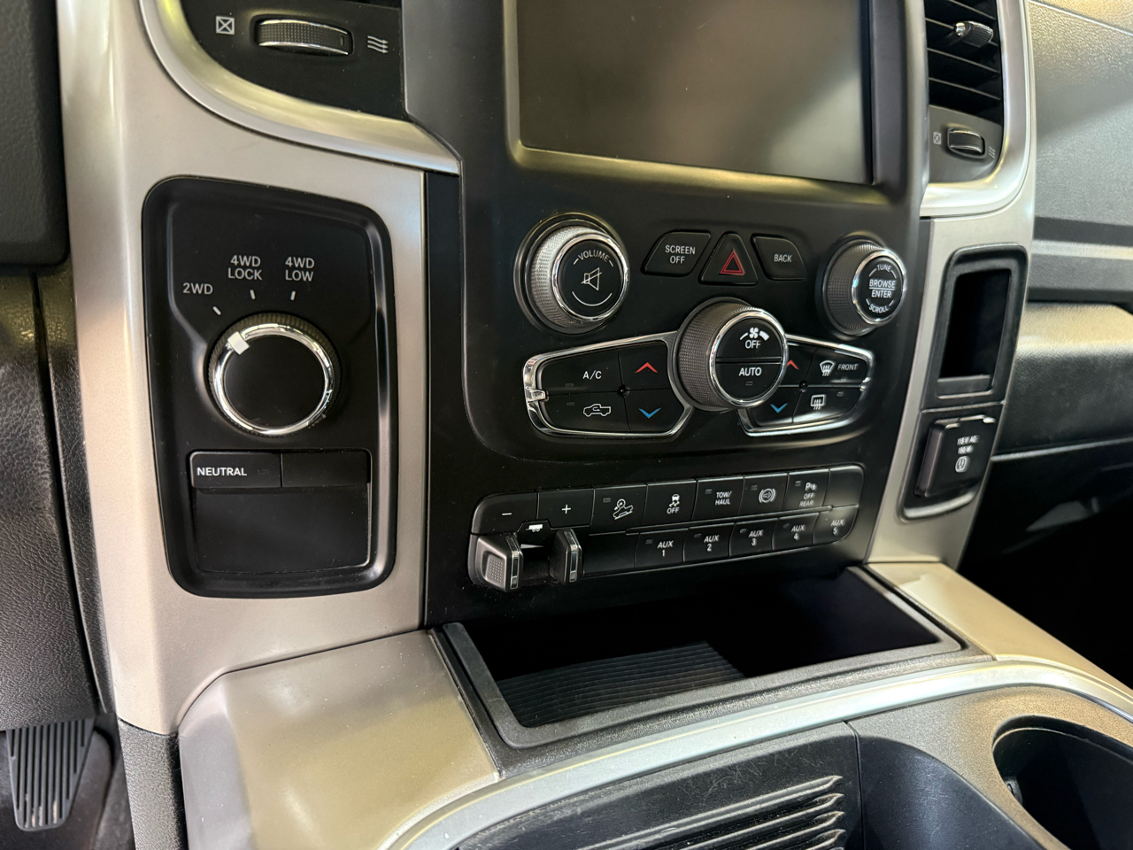 RAM 2500 SLT Crew Cab SWB 4WD 2017