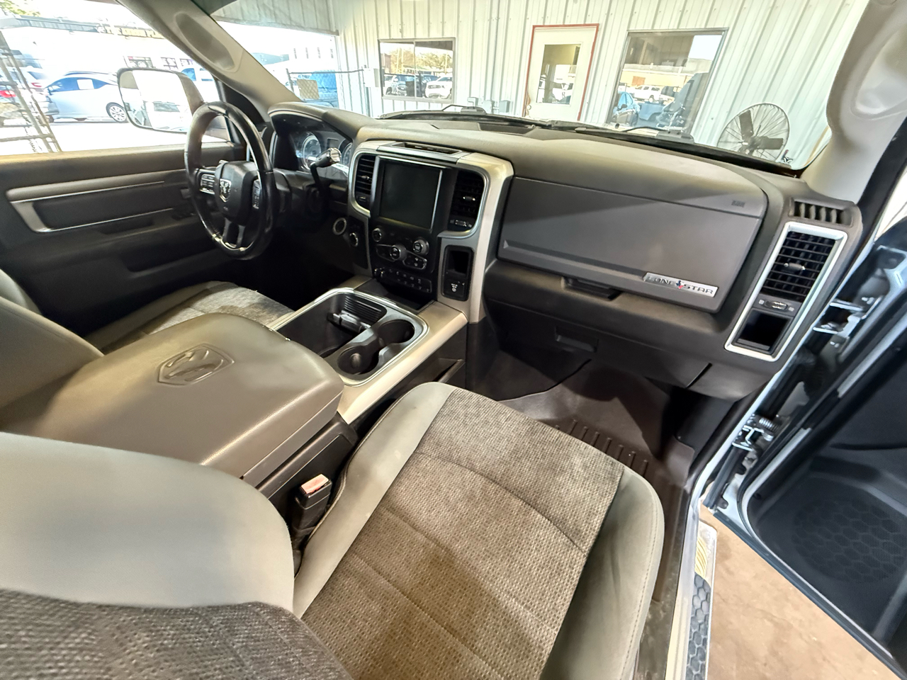 RAM 2500 SLT Crew Cab SWB 4WD 2017