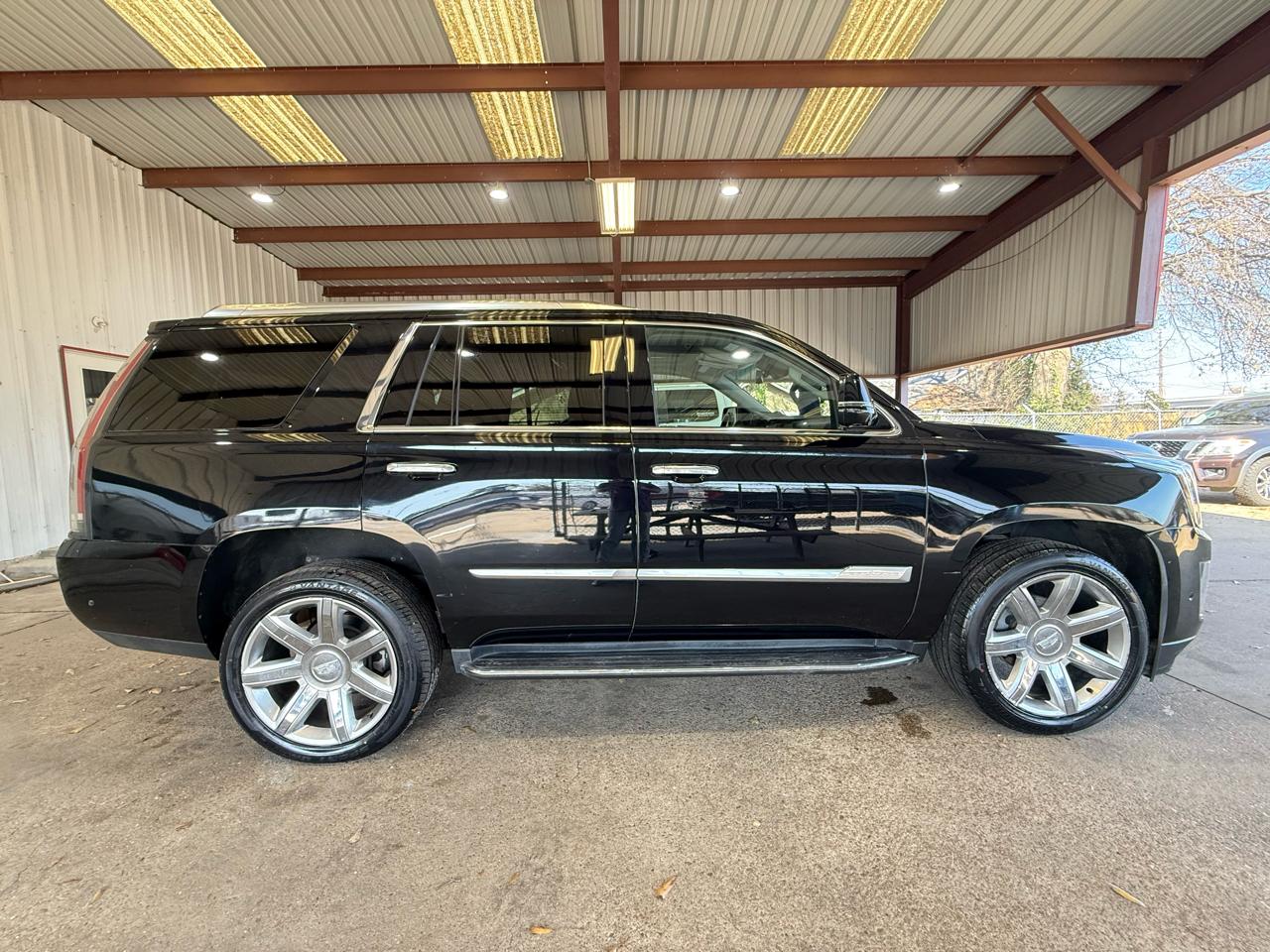 Cadillac Escalade Luxury 2WD 2019