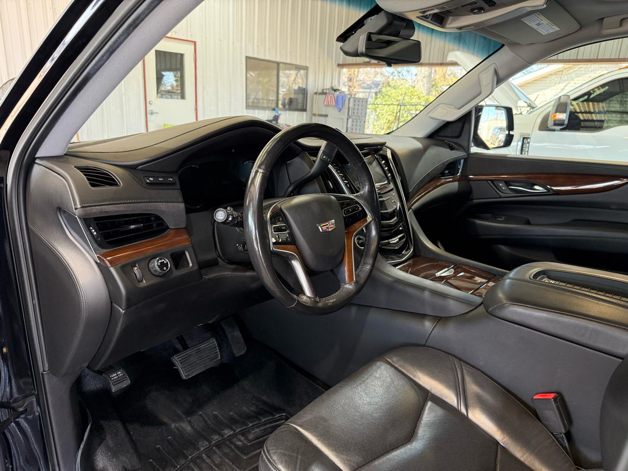 Cadillac Escalade Luxury 2WD 2019