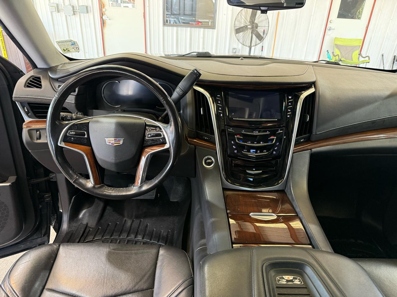 Cadillac Escalade Luxury 2WD 2019
