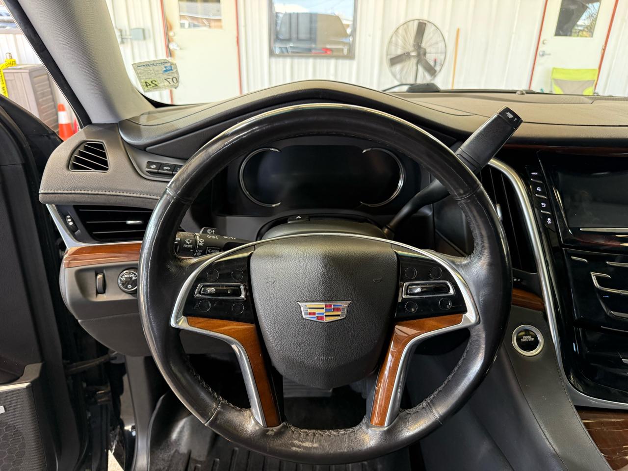 Cadillac Escalade Luxury 2WD 2019