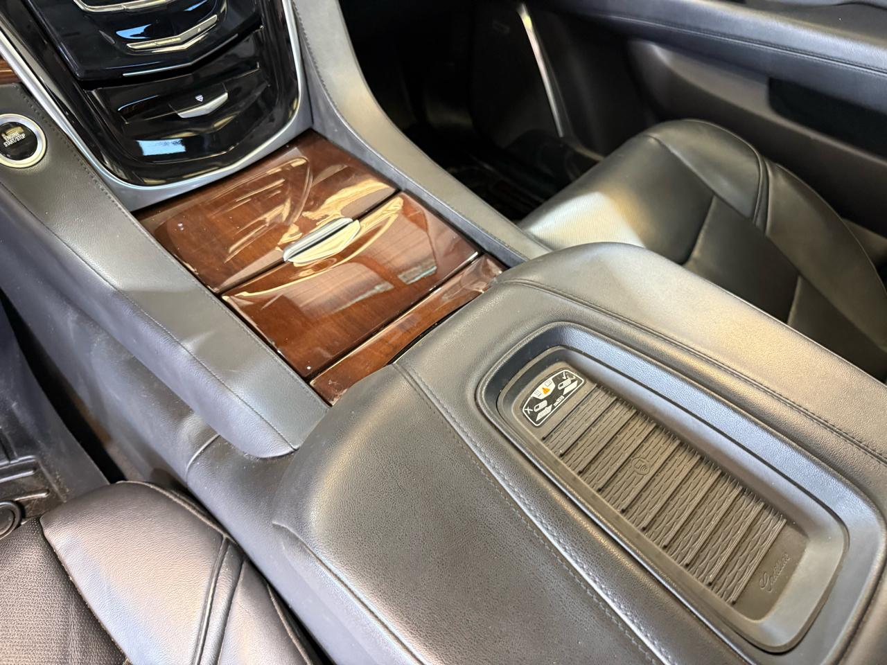 Cadillac Escalade Luxury 2WD 2019