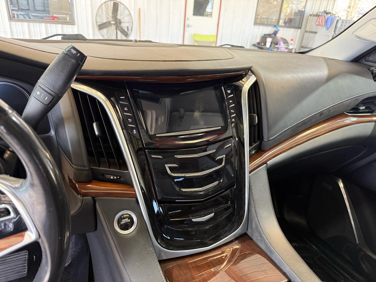 Cadillac Escalade Luxury 2WD 2019