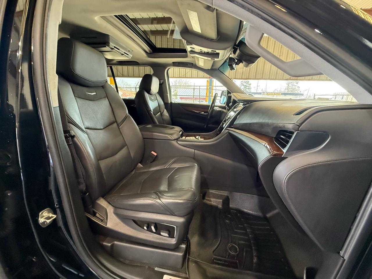 Cadillac Escalade Luxury 2WD 2019