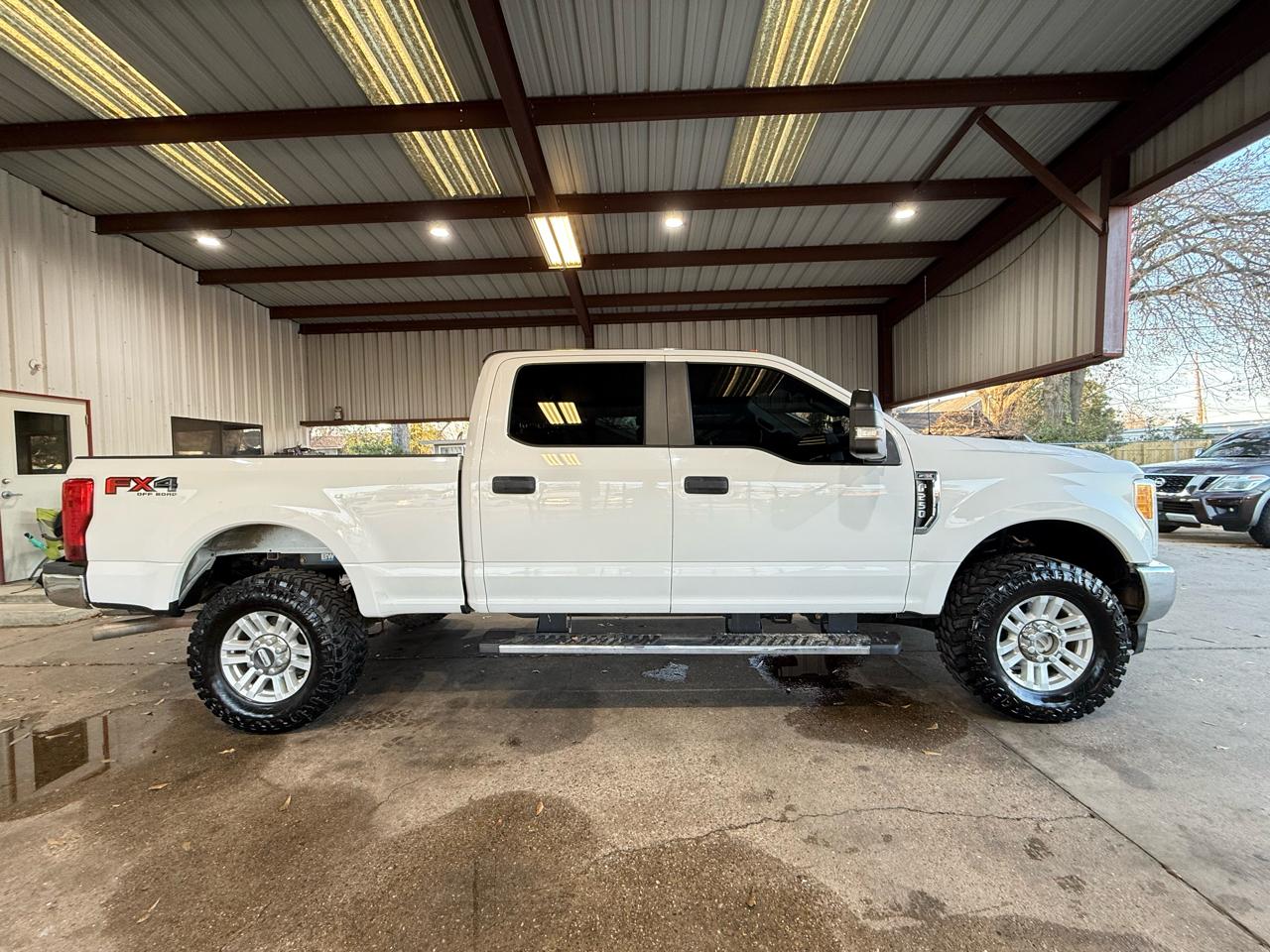 Ford F-250 SD XL Crew Cab 4WD 2017