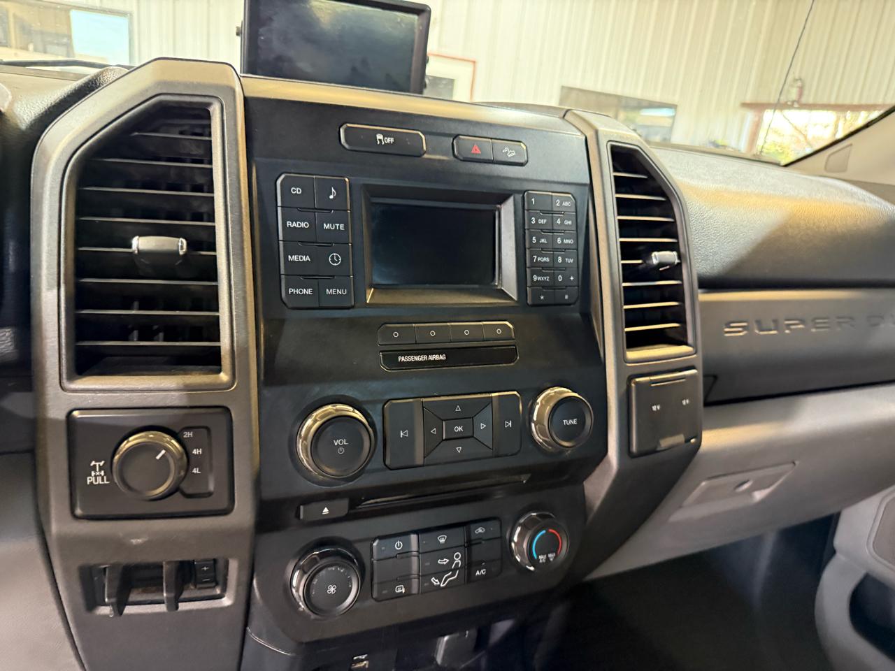 Ford F-250 SD XL Crew Cab 4WD 2017