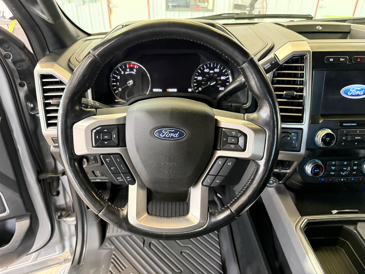 Ford F-350 SD Platinum Crew Cab 4WD 2020