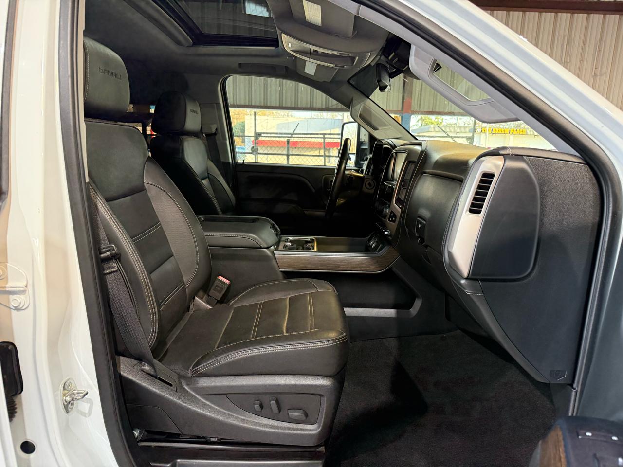 GMC Sierra 2500HD Denali Crew Cab 4WD 2018