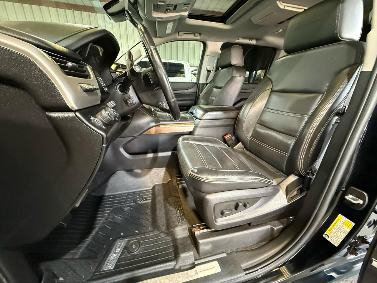 GMC Yukon XL Denali 4WD 2020