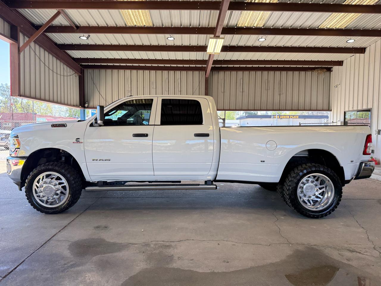 RAM 3500 Tradesman Crew Cab 4WD DRW 2022