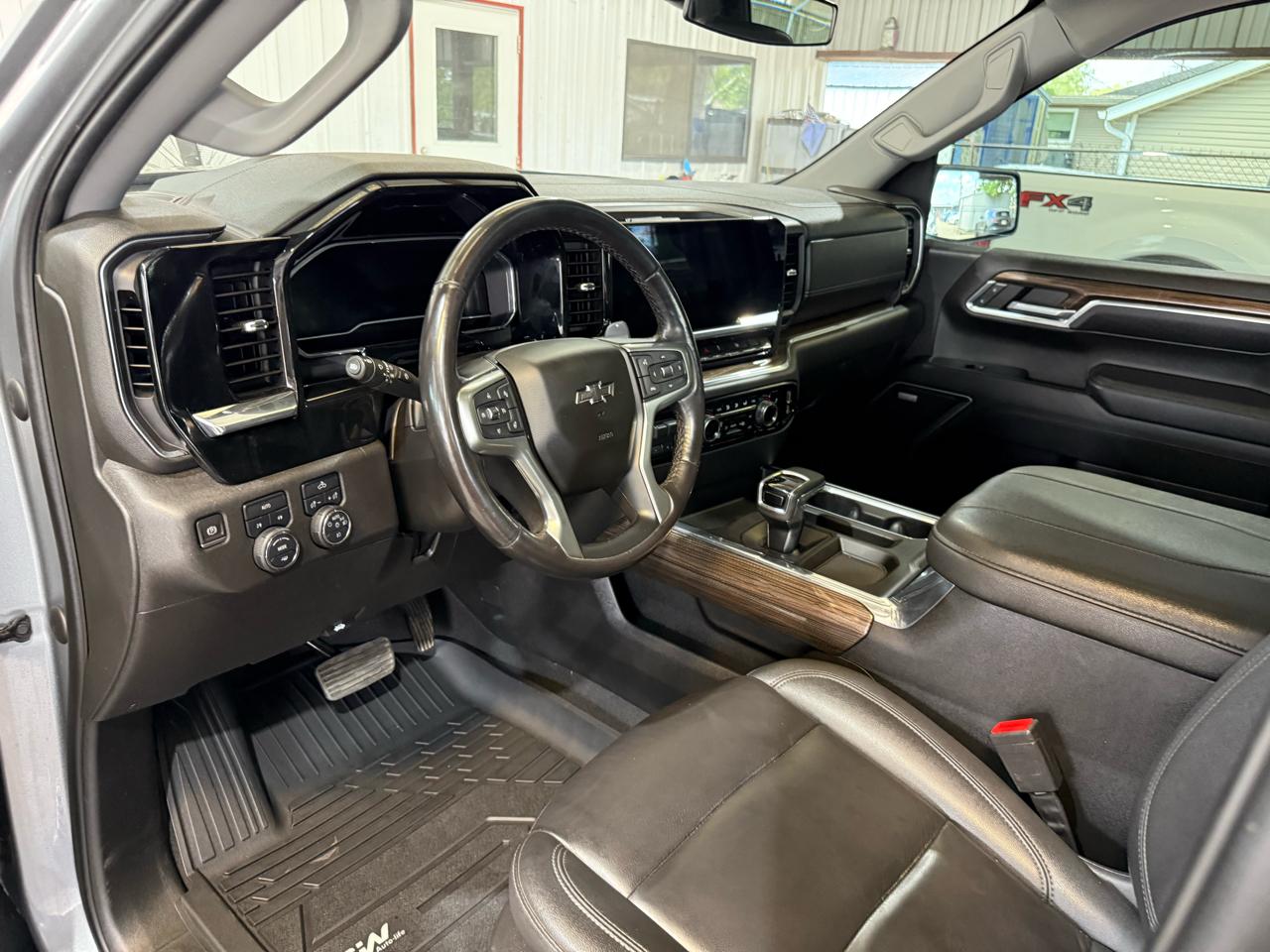 Chevrolet Silverado 1500 RST Crew Cab 4WD 2023