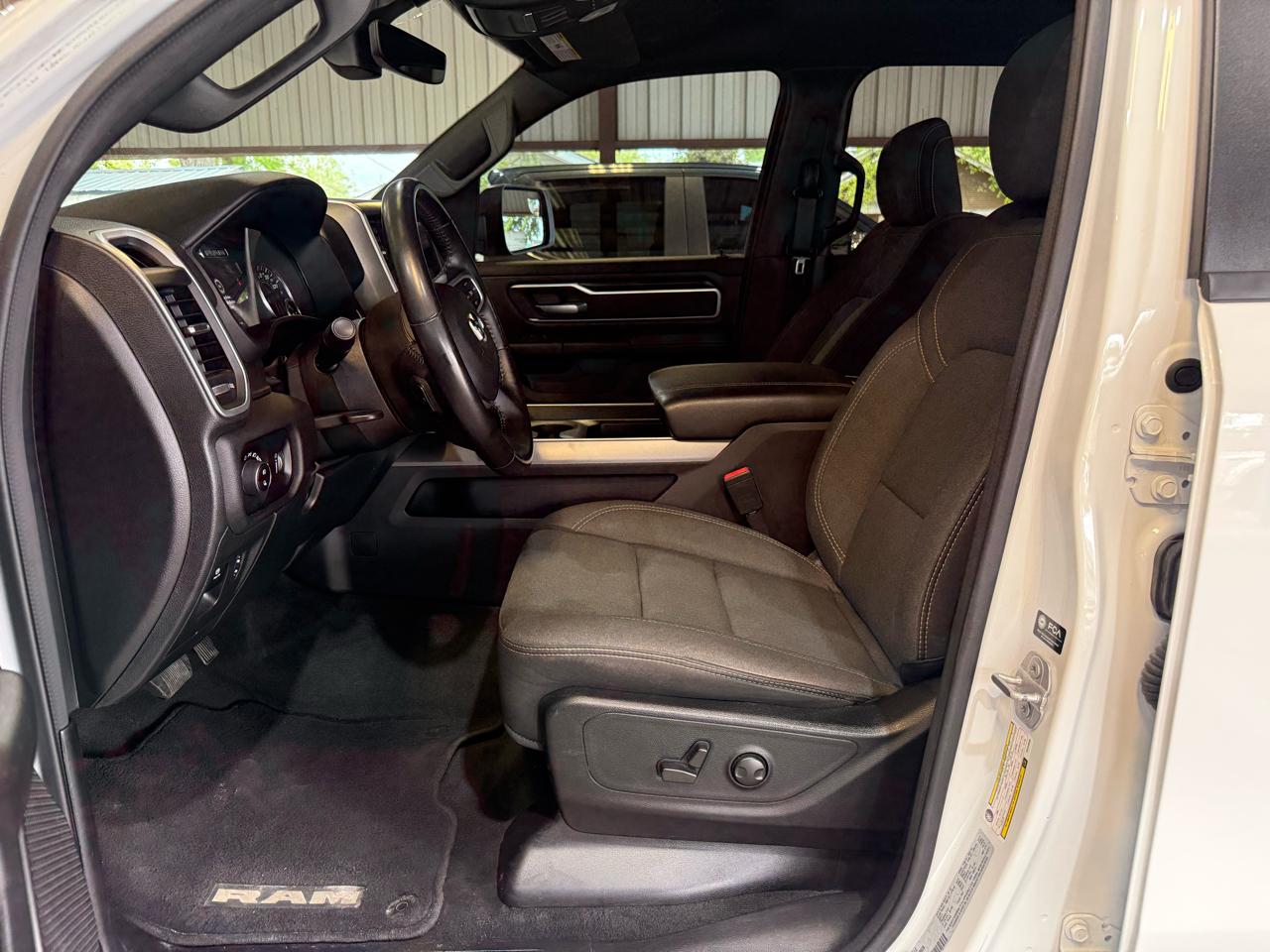 RAM 1500 Big Horn Crew Cab SWB 4WD 2022