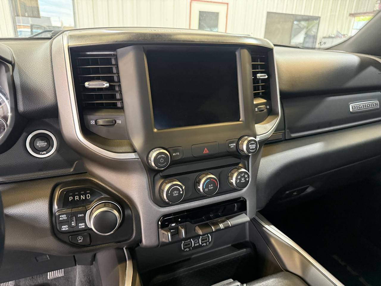 RAM 1500 Big Horn Crew Cab SWB 4WD 2022