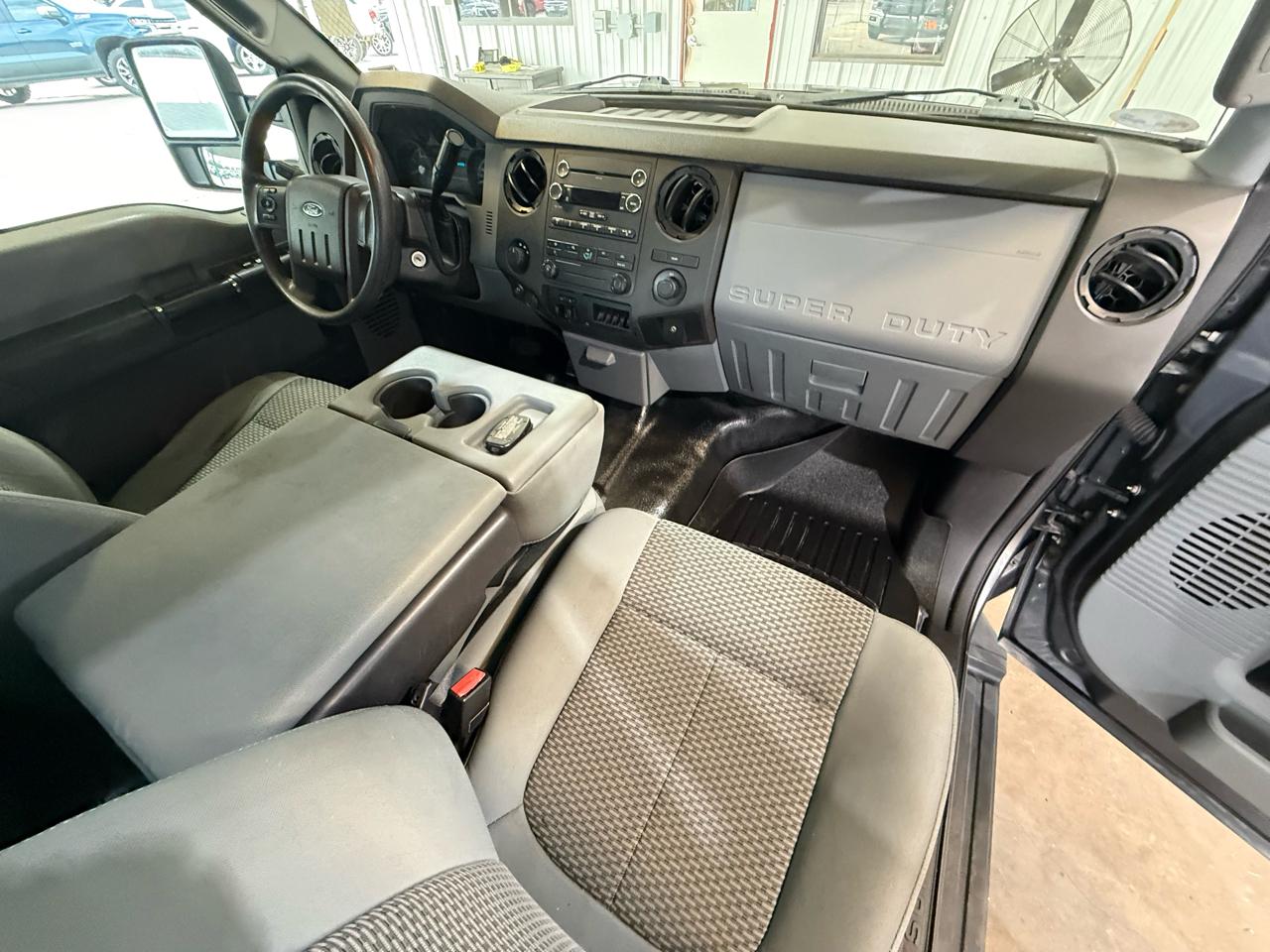 Ford F-350 SD XLT Crew Cab Long Bed DRW 4WD 2015