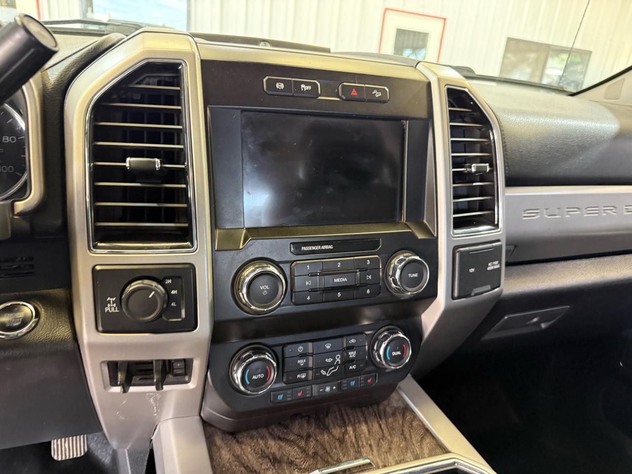 Ford F-250 SD Lariat Crew Cab 4WD 2019