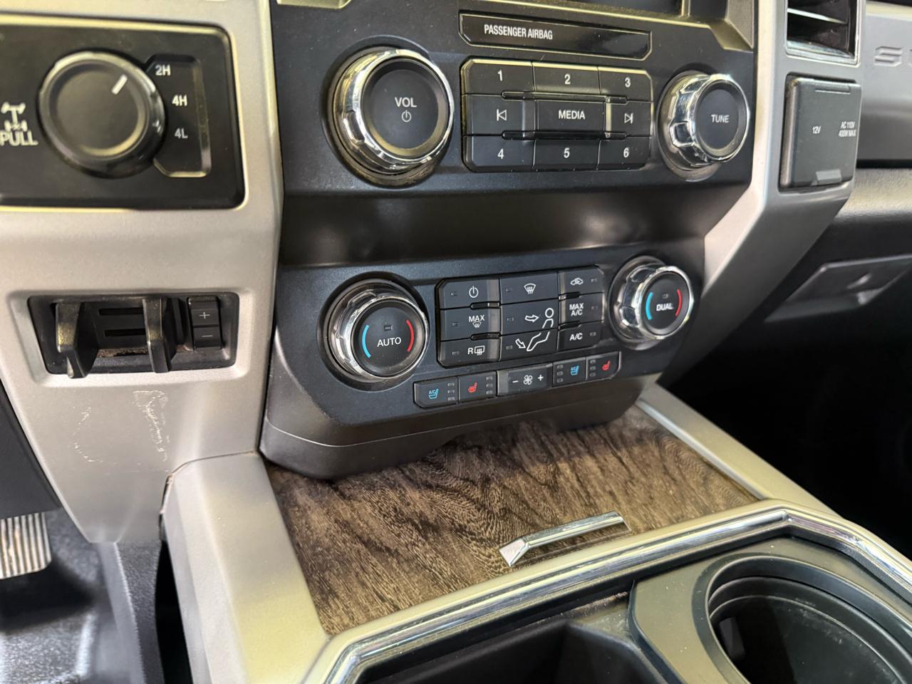 Ford F-250 SD Lariat Crew Cab 4WD 2019