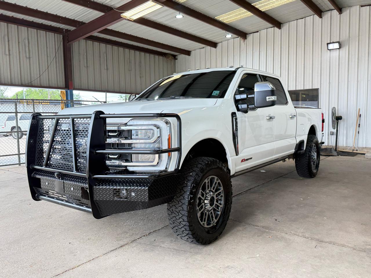 Ford F-350 SD Lariat Crew Cab Short Bed 4WD 2023