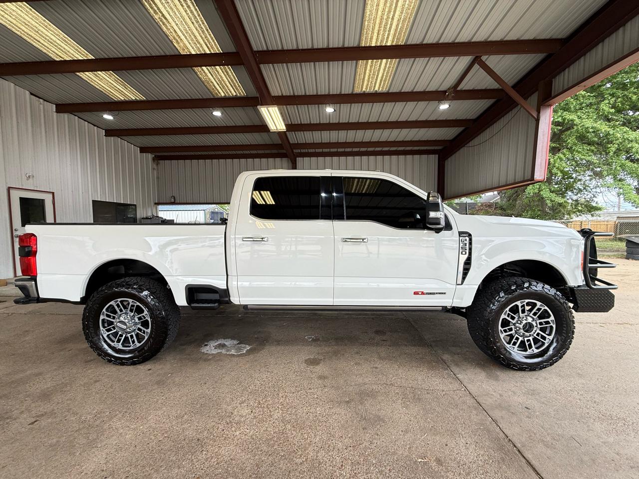 Ford F-350 SD Lariat Crew Cab Short Bed 4WD 2023