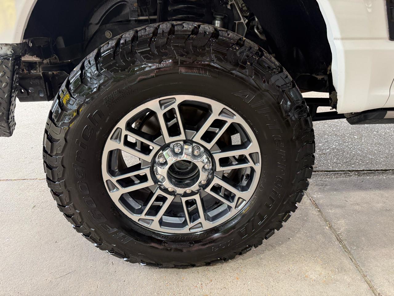 Ford F-350 SD Lariat Crew Cab Short Bed 4WD 2023