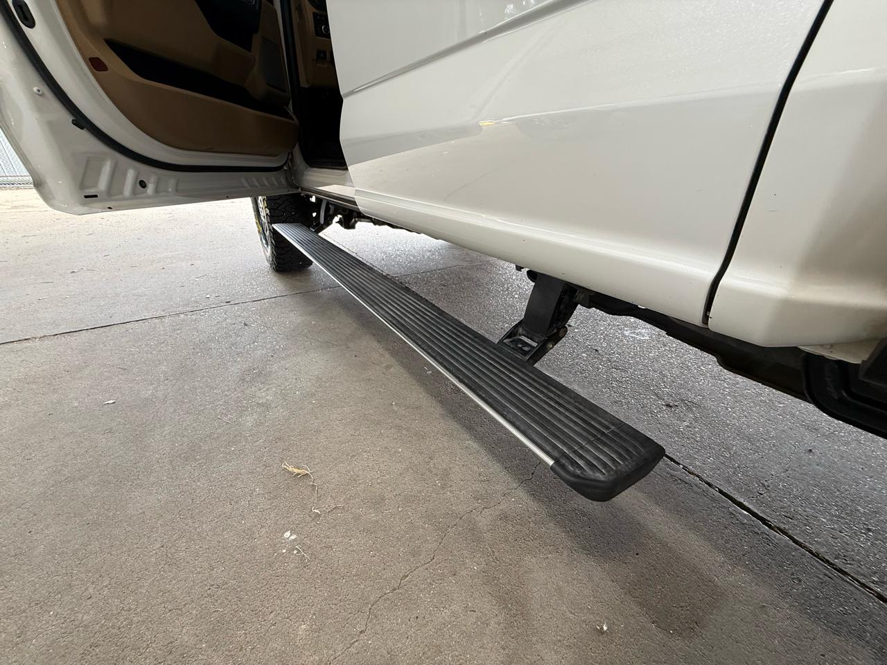 Ford F-350 SD Lariat Crew Cab Short Bed 4WD 2023