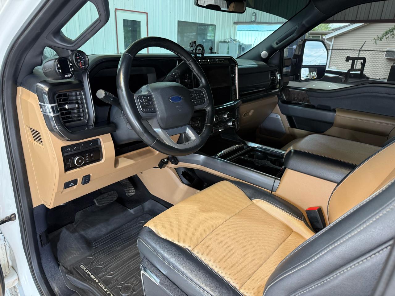 Ford F-350 SD Lariat Crew Cab Short Bed 4WD 2023