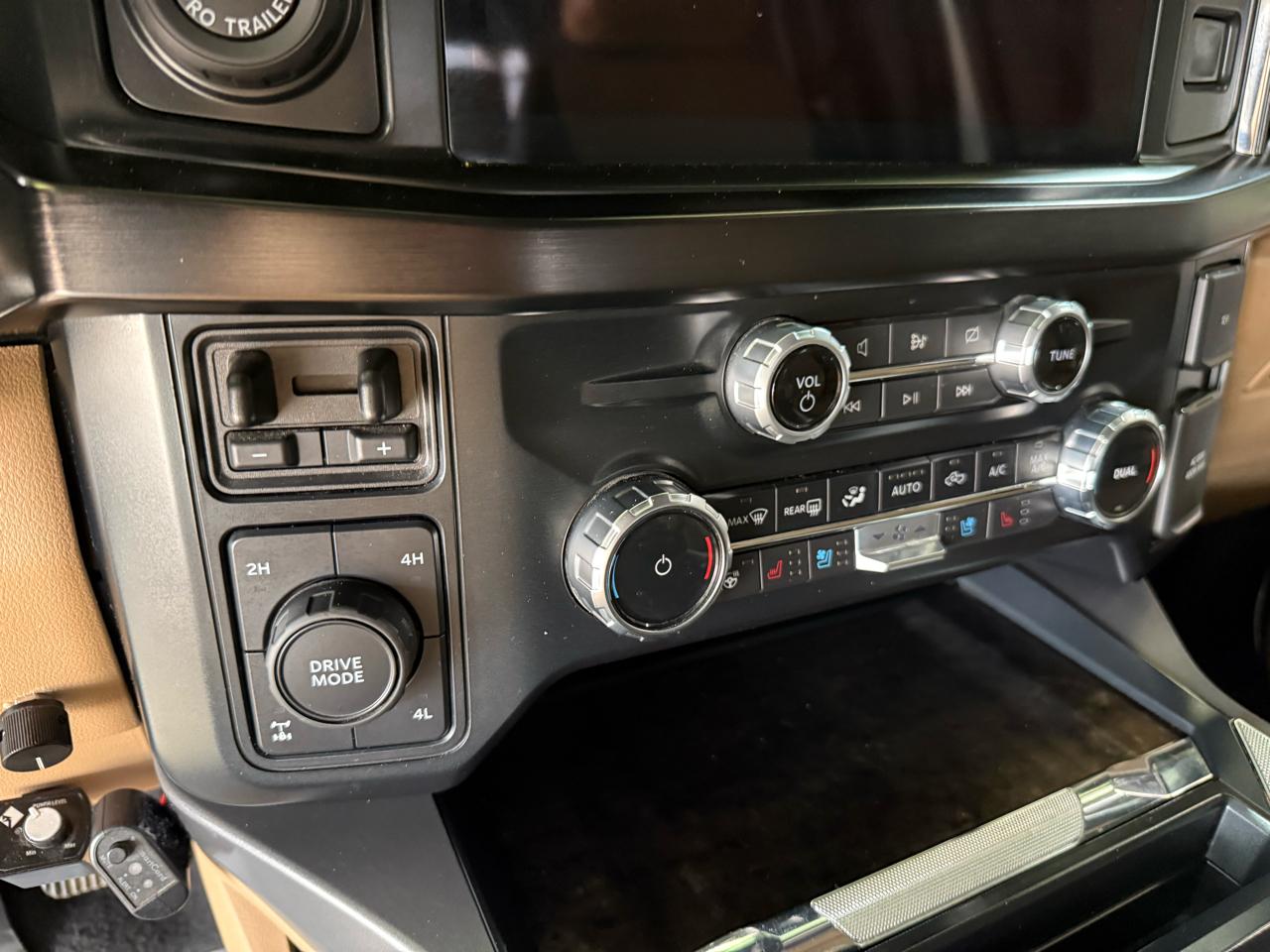 Ford F-350 SD Lariat Crew Cab Short Bed 4WD 2023