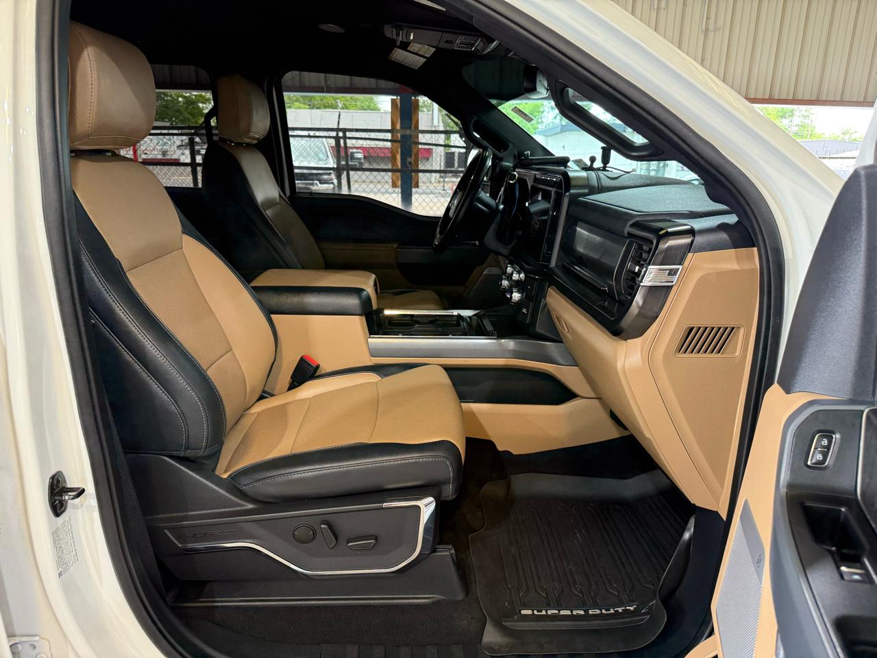 Ford F-350 SD Lariat Crew Cab Short Bed 4WD 2023