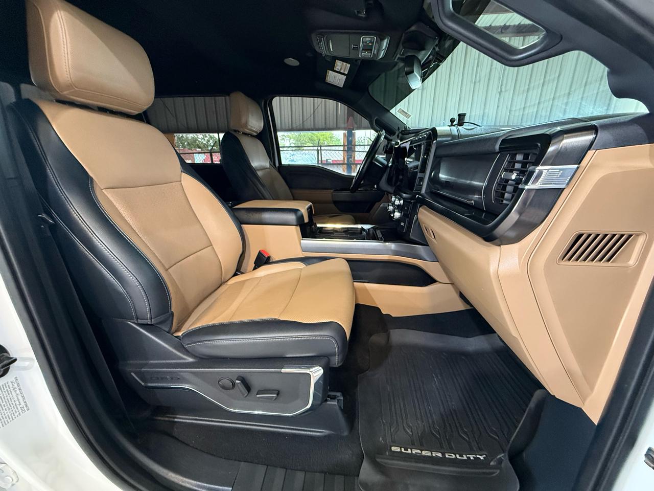 Ford F-350 SD Lariat Crew Cab Short Bed 4WD 2023
