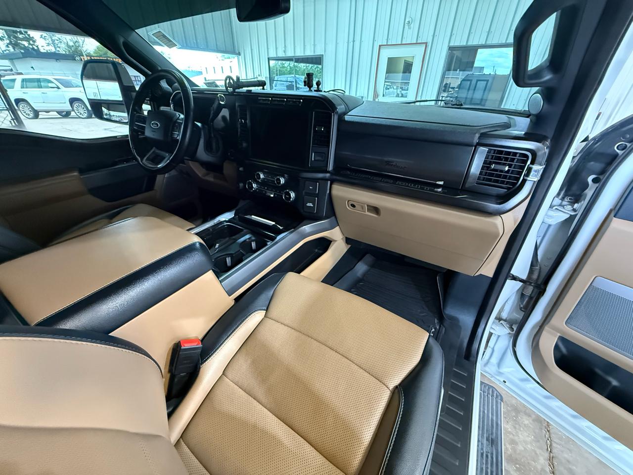 Ford F-350 SD Lariat Crew Cab Short Bed 4WD 2023