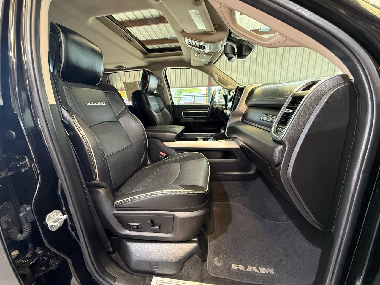 RAM 3500 Laramie Mega Cab 4WD 2019