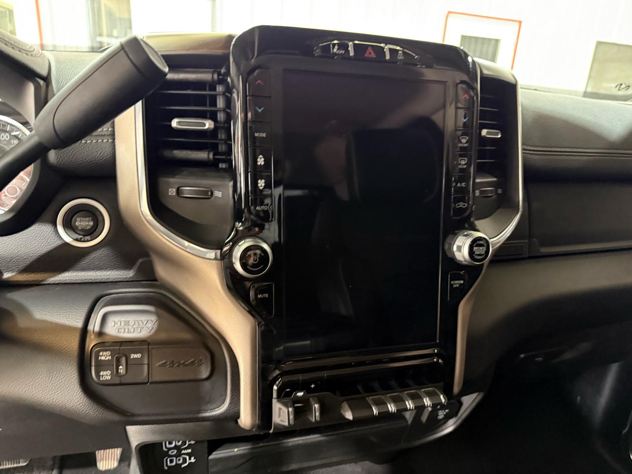 RAM 2500 Laramie Crew Cab SWB 4WD 2024